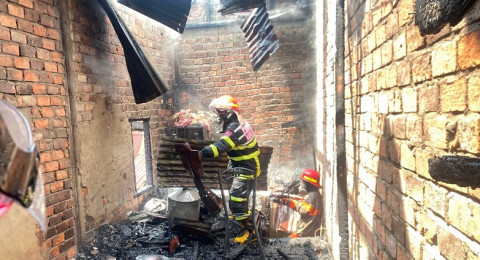Rumah Dua Lantai di Jambi Timur Ludes Terbakar, Satu Warga Alami Luka Bakar